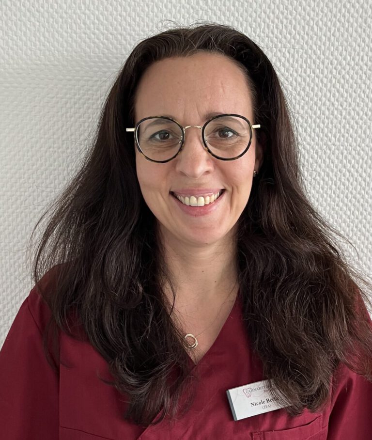 Unser Team Ihre Zahnärztin Dr. med. dent. Tatjana Fischer & Team in